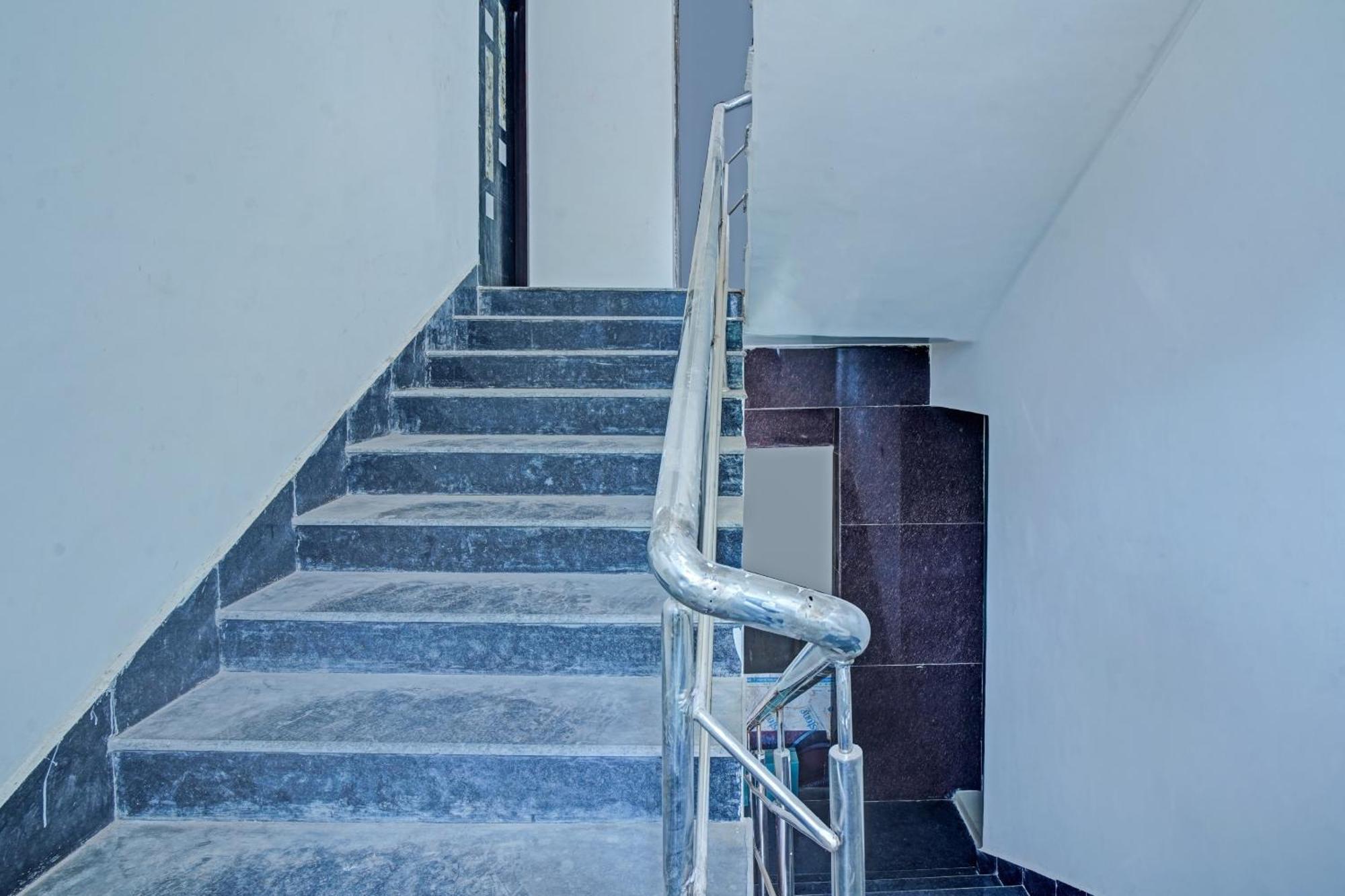 Flagship Hotel Sneh Inn Rms Colony 巴特那 外观 照片